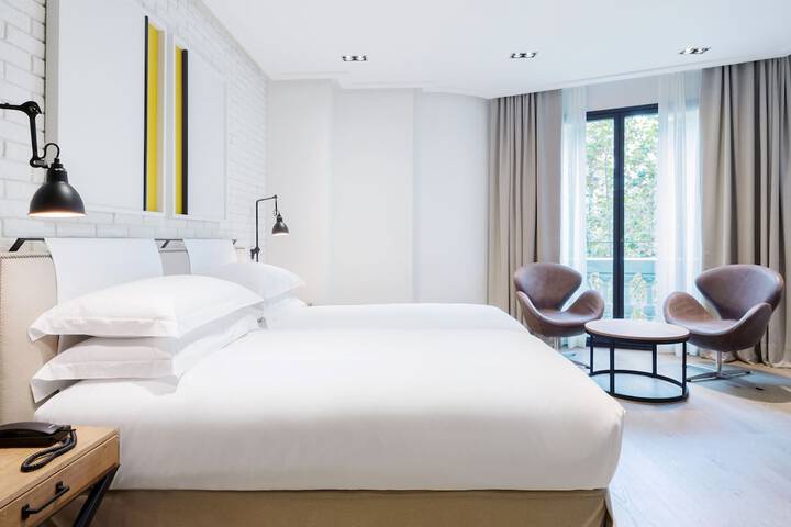 Room 9 of 34