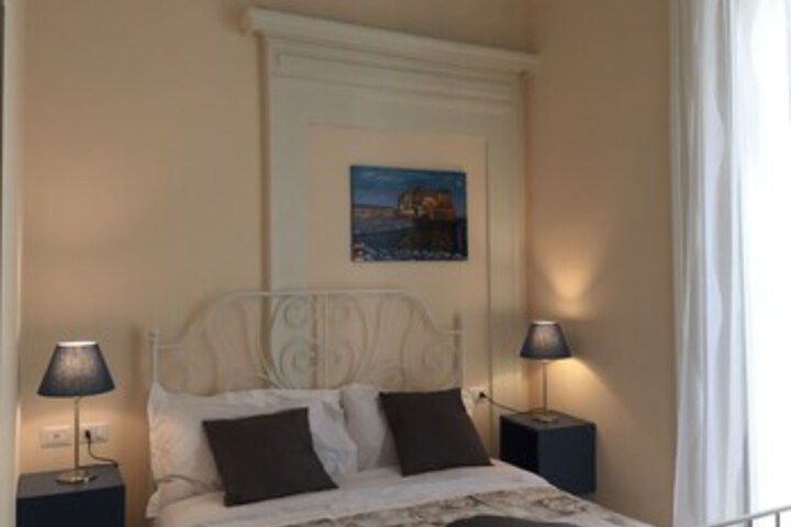 Room 32 of 48