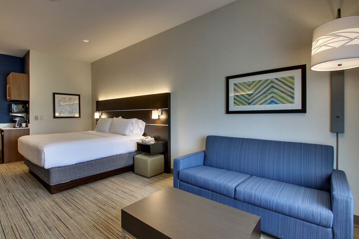 1 King Bed (2 of 37)