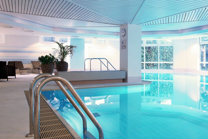 Pool 42 of 93