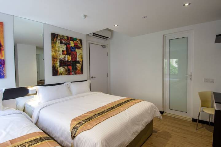 Room 25 of 38