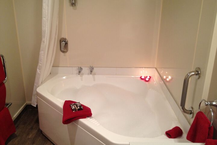 Hot Tub 29 of 40