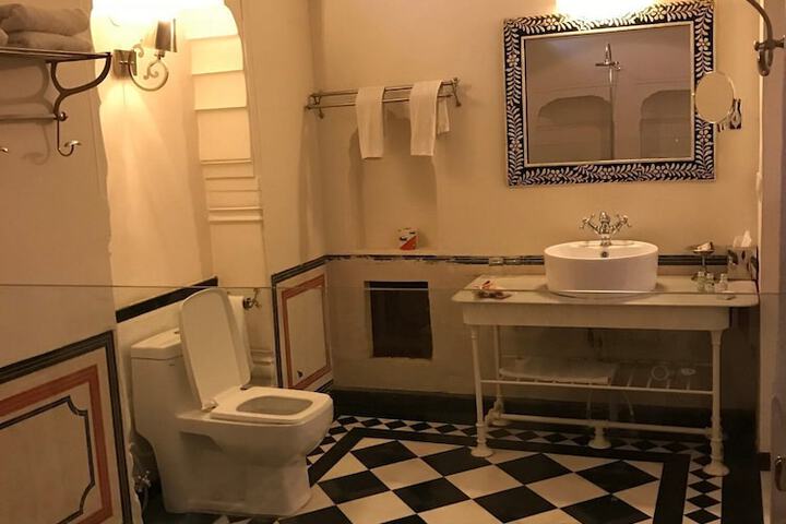 Room 15 of 73