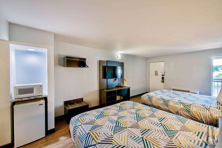 2 Queen Beds (3 of 7)