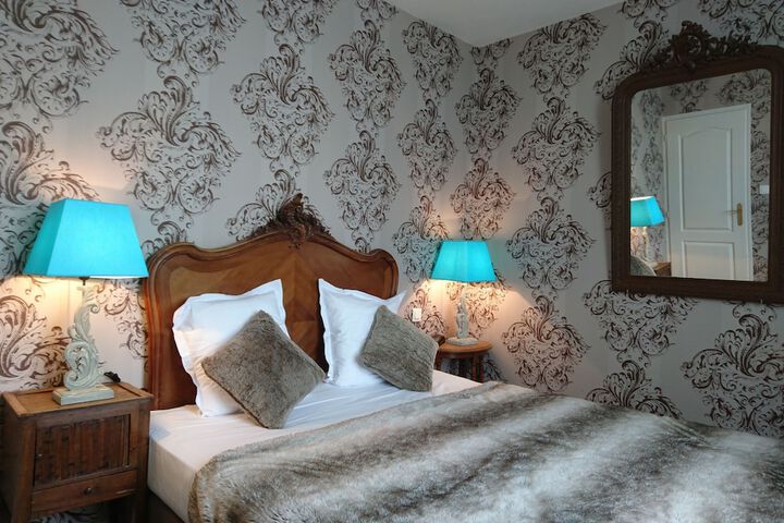 Room 15 of 48