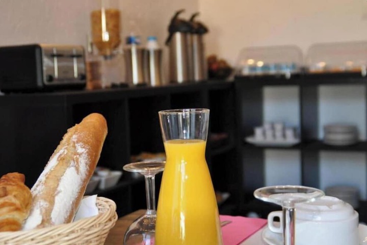 Breakfast/Coffee Service 4 of 5