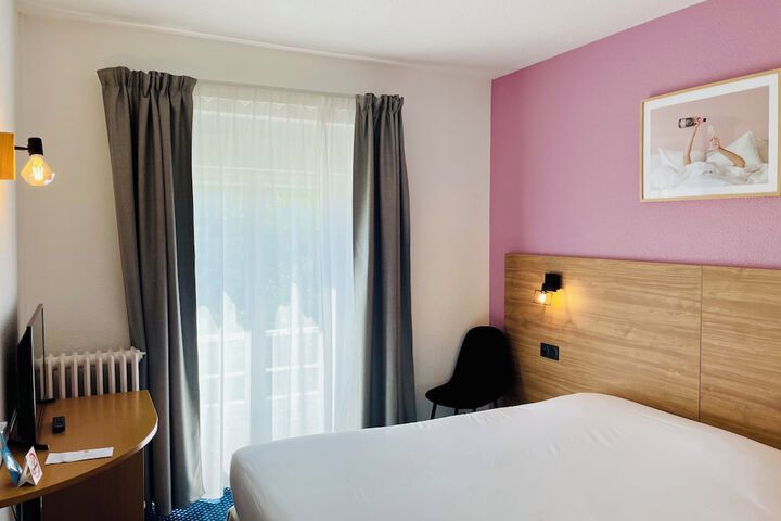 Room 28 of 54