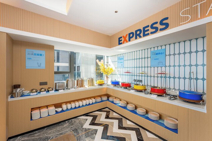 Dining 24 of 41