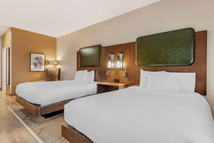 Room 4 of 25