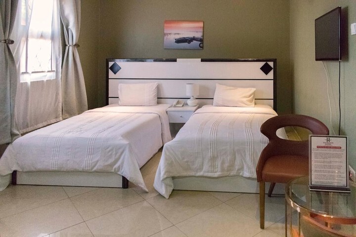 Room 8 of 48