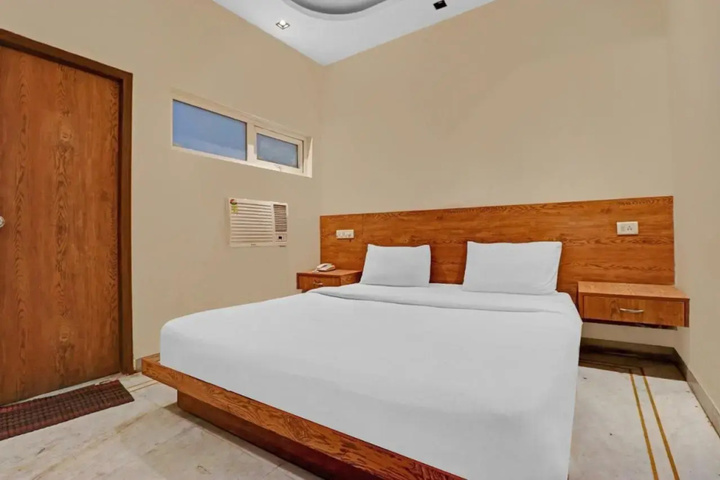 Room 5 of 14