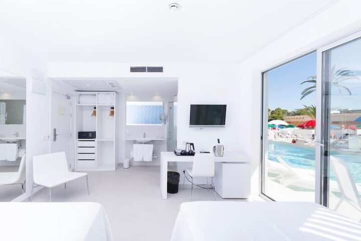 Room 104 of 282