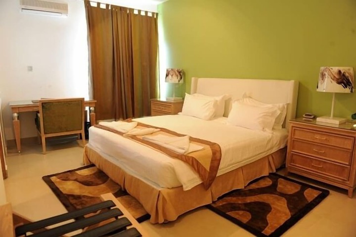 Room 6 of 42