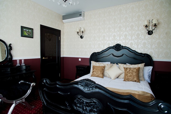 Room 13 of 120