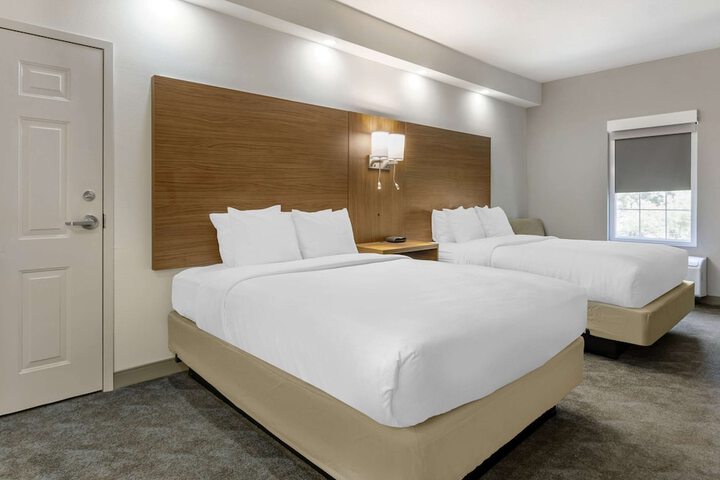 1 Queen Bed Accessible (6 of 7)