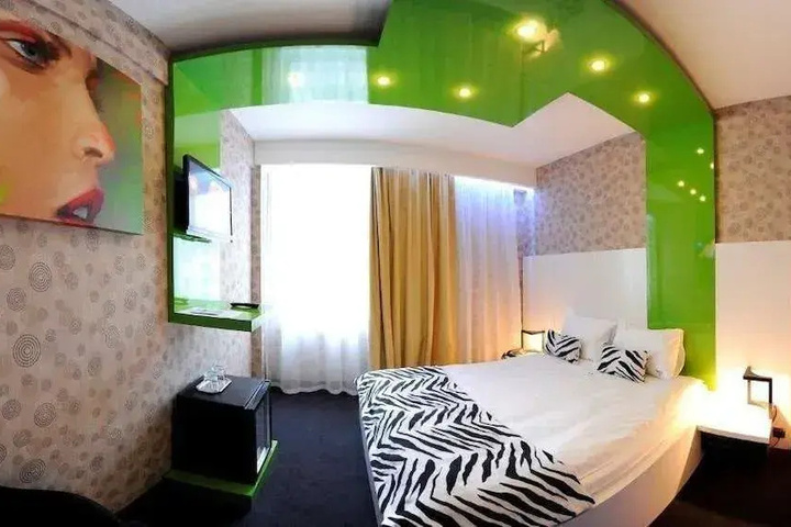 Room 3 of 48