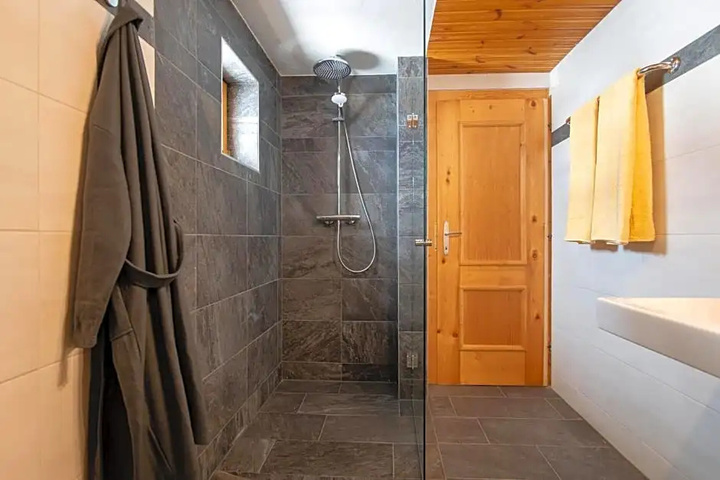 Room 8 of 15