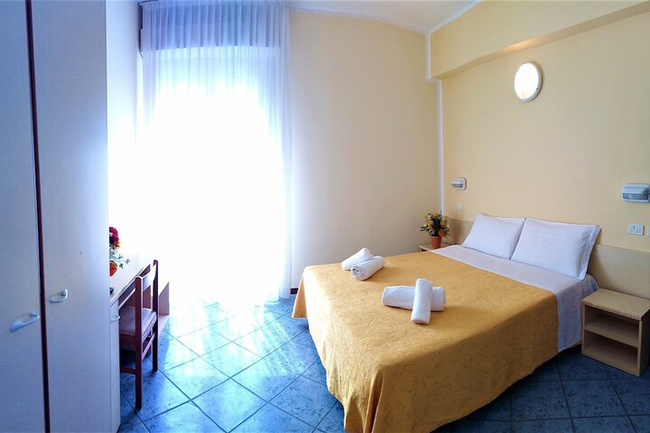 Room 8 of 34