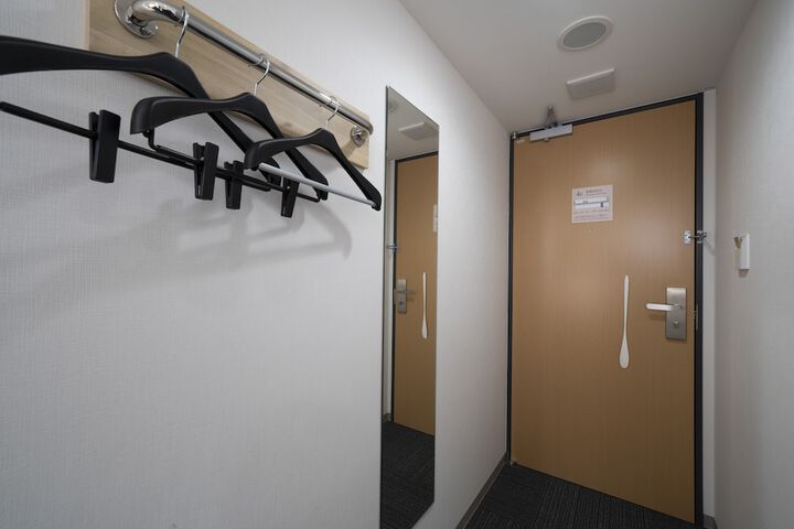 Room 15 of 33