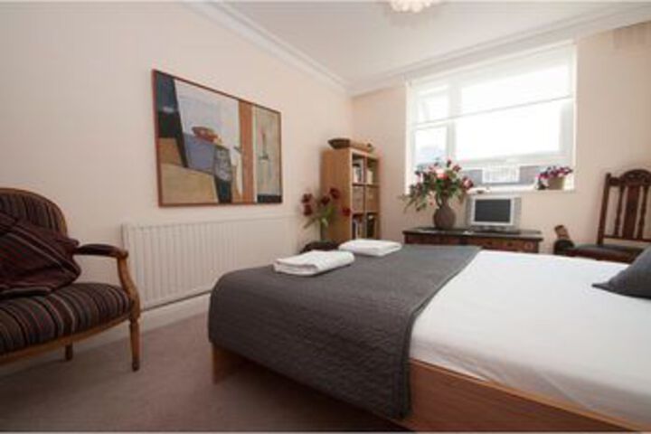 Room 4 of 13