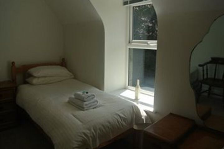 Room 5 of 13