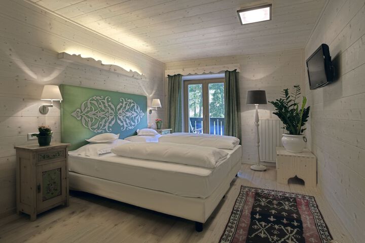 Room 13 of 111