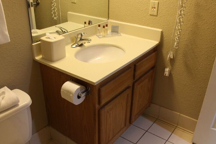 Bathroom sink