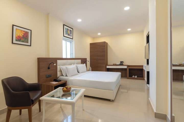 Room 4 of 25