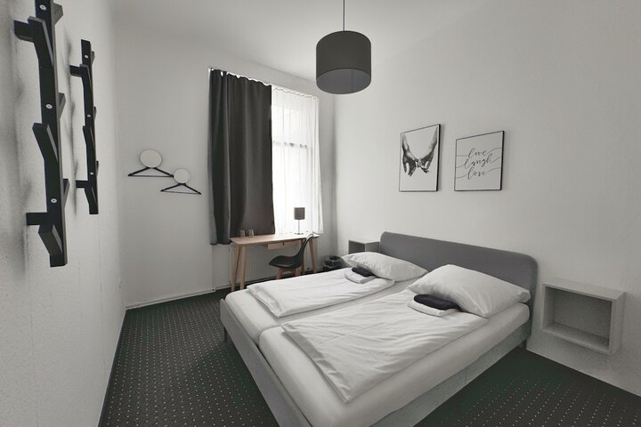 Room 25 of 37