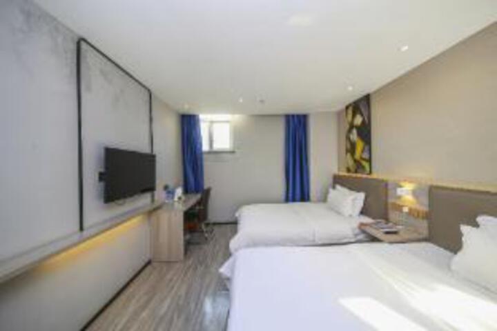 Room 12 of 14