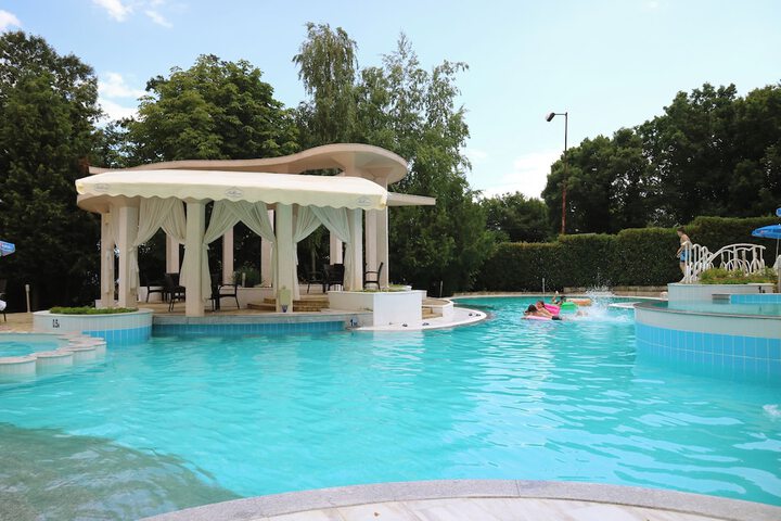 Hotel with Pool