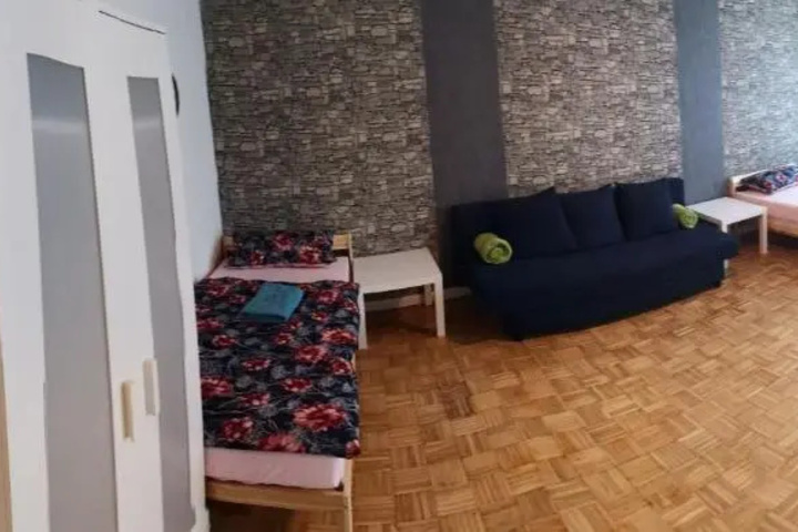 Room 6 of 8