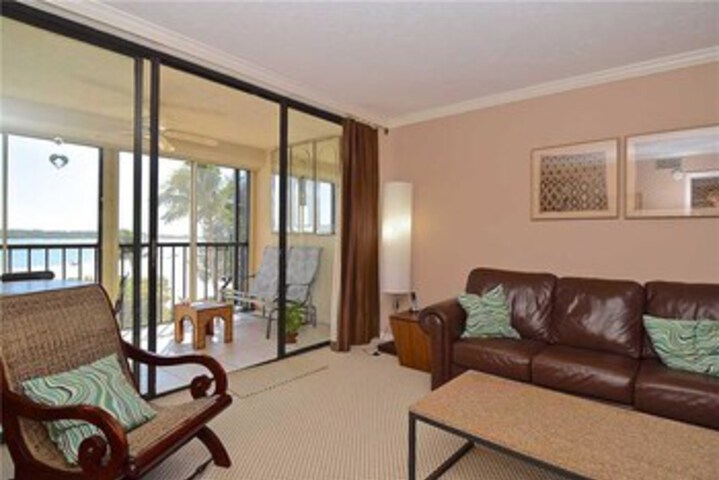 Room 12 of 28