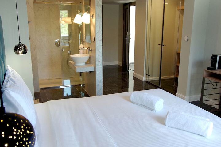 Room 13 of 61