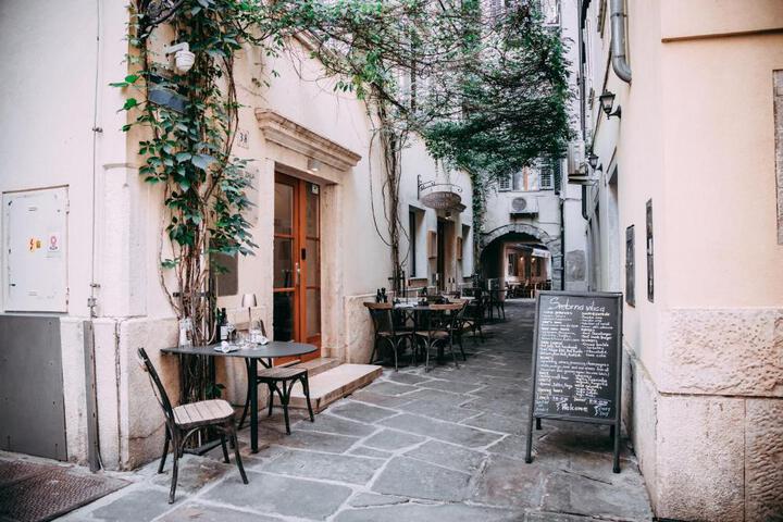Second Life in Piran - Hotel Zala Piran with private parking and shuttle service
