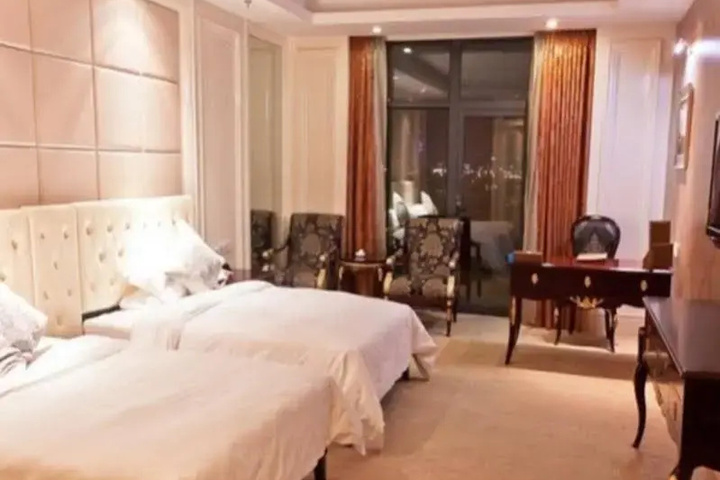 Room 4 of 18