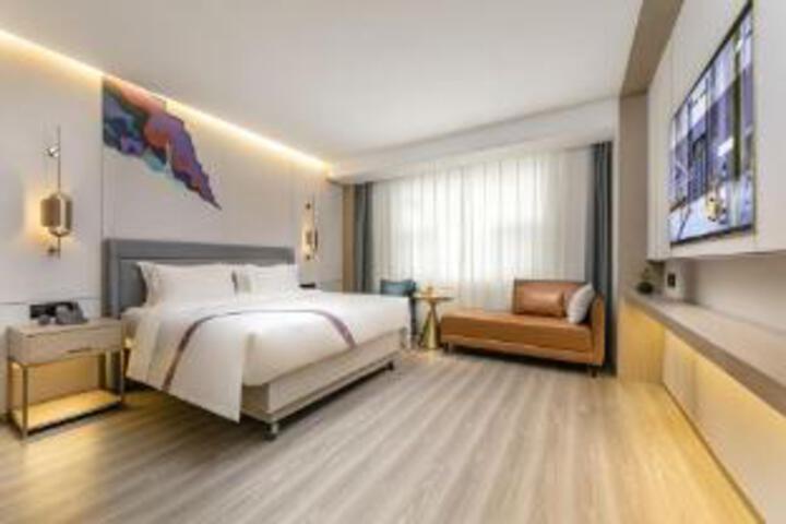 Room 9 of 11