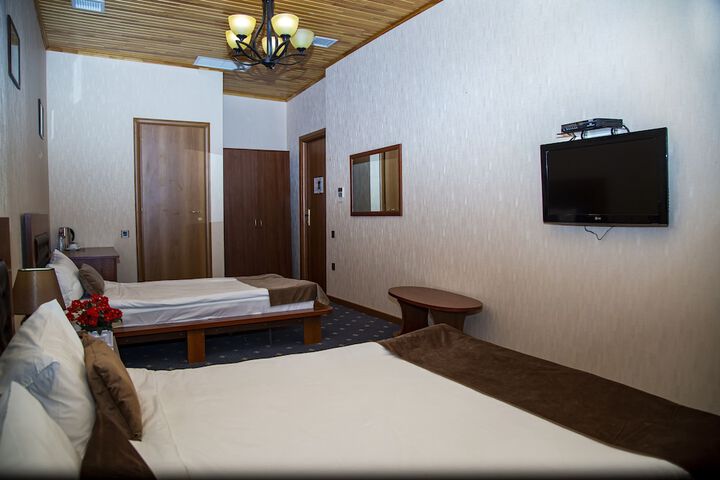 Room 10 of 34