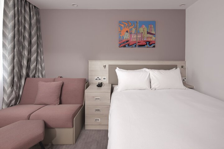 Room 7 of 38