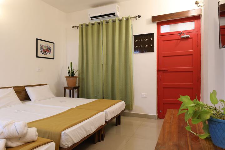 Room 7 of 25