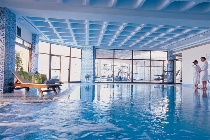 Hotel with Pool