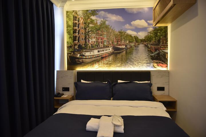 Room 6 of 42