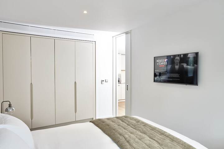 Room 6 of 70