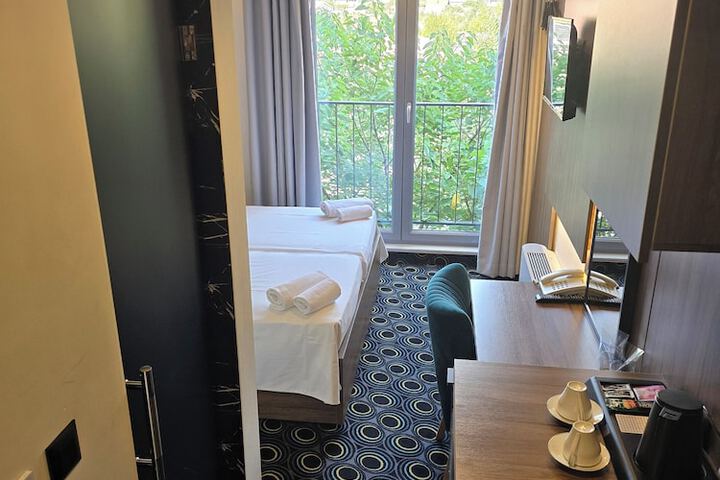 Room 15 of 49