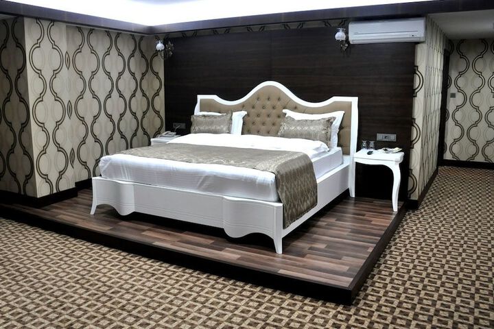 Room 5 of 13