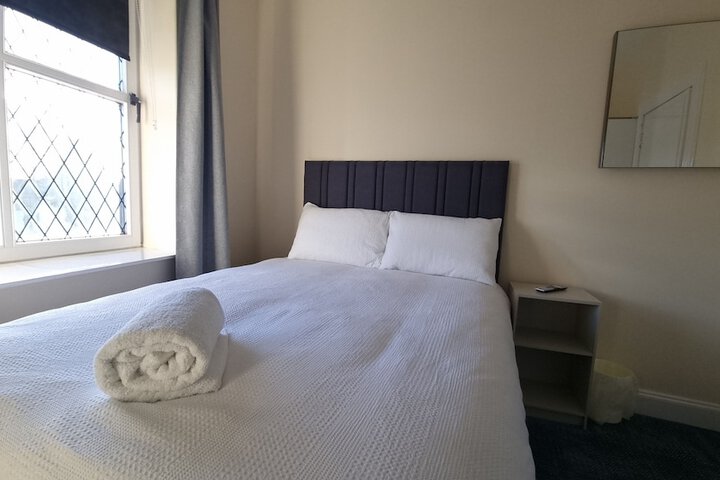 Room 5 of 32
