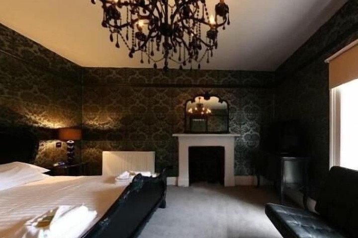 Room 11 of 74