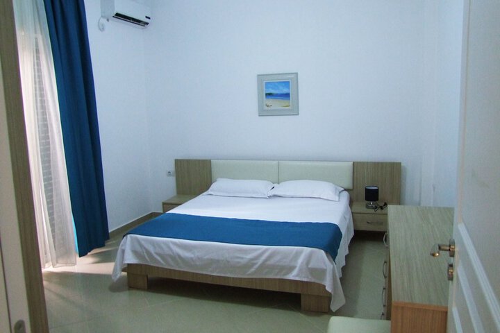 Room 7 of 32