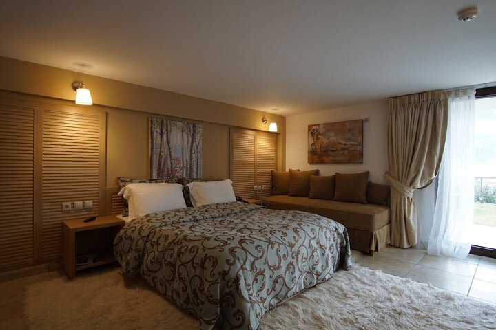 Room 9 of 130