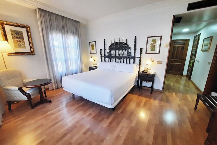 Room 25 of 51